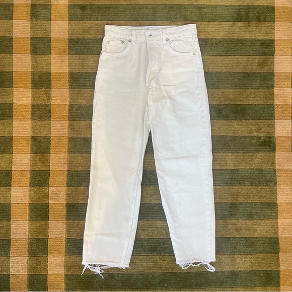 Zara Very Light Pastel Green Cream Mom Jeans - Picture 1 of 2